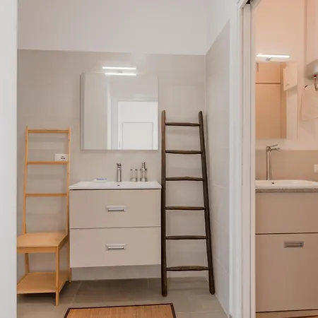 Casa Leonardo - Luminosa Casa Studio Con Parcheggio Interno - Molinette *